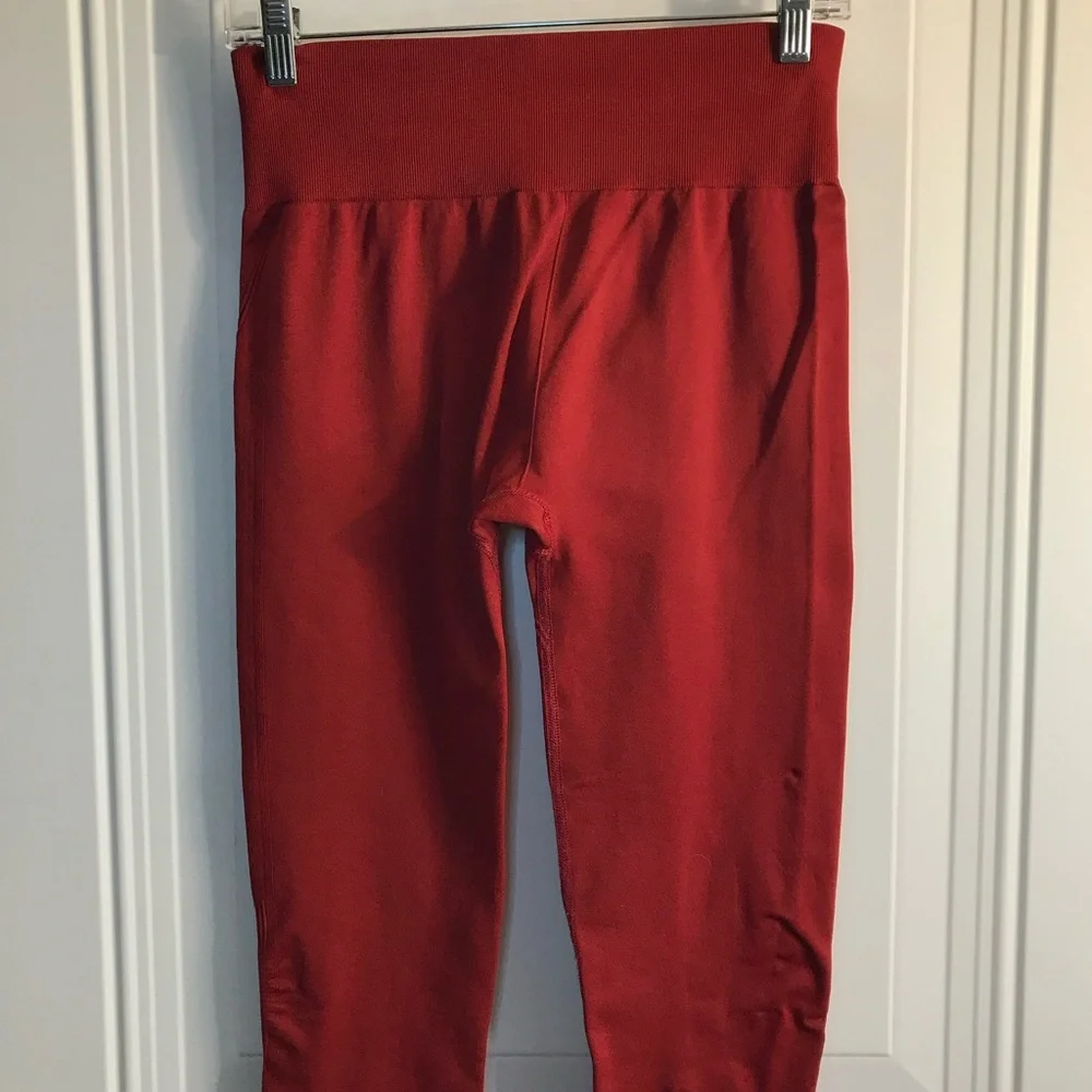 Carbon38 Brand Women’s M/L solid dark red leggings tights in EUC - Picture 5 of 7